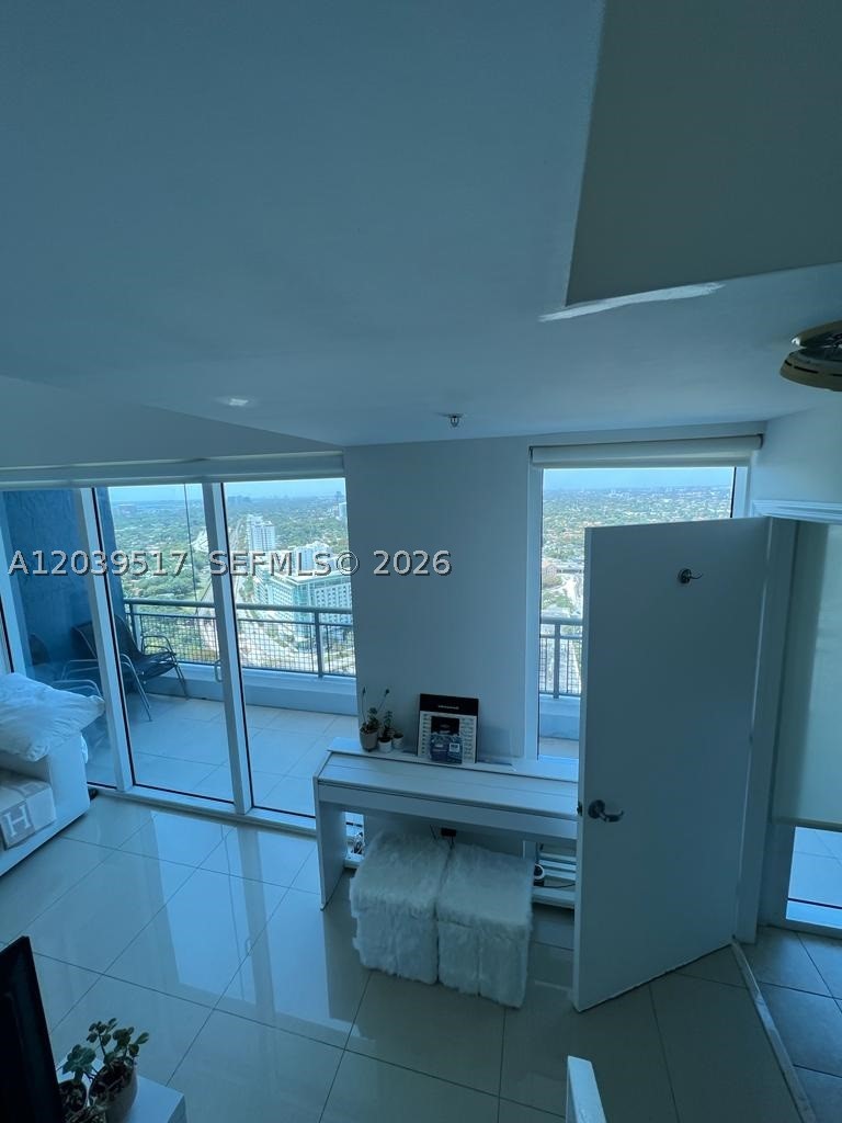 60 SW 13th St #2819, Miami FL 33130
