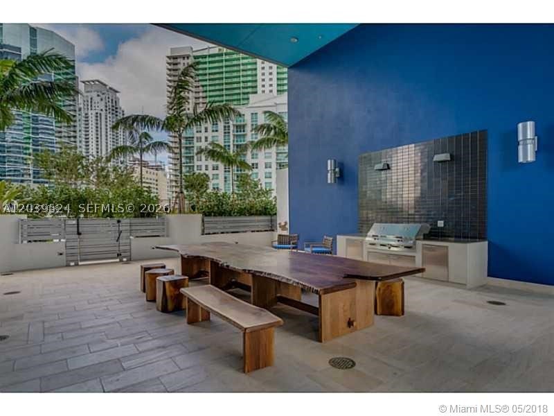 1300 Brickell Bay Dr #1707, Miami FL 33131
