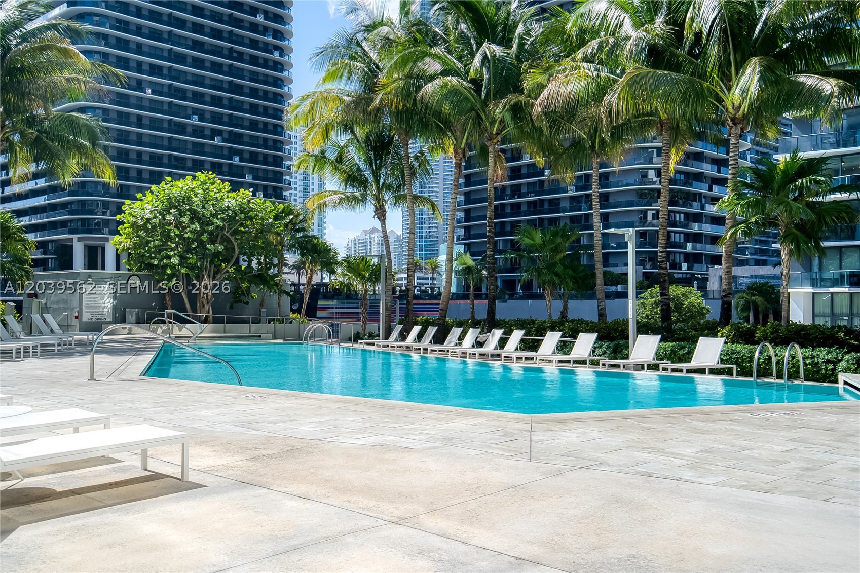 88 SW 7th St #1006, Miami FL 33130