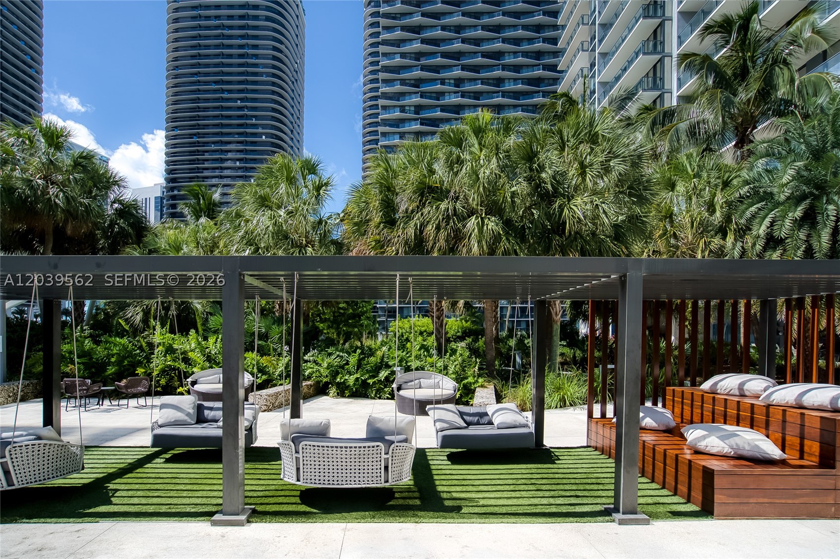 88 SW 7th St #1006, Miami FL 33130
