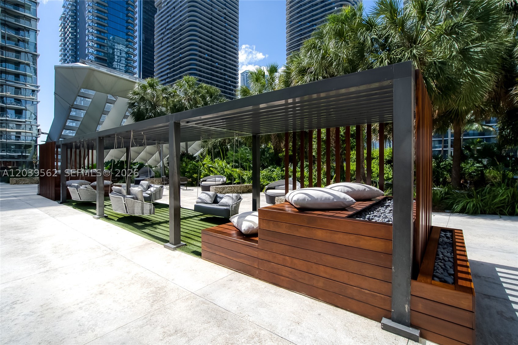 88 SW 7th St #1006, Miami FL 33130