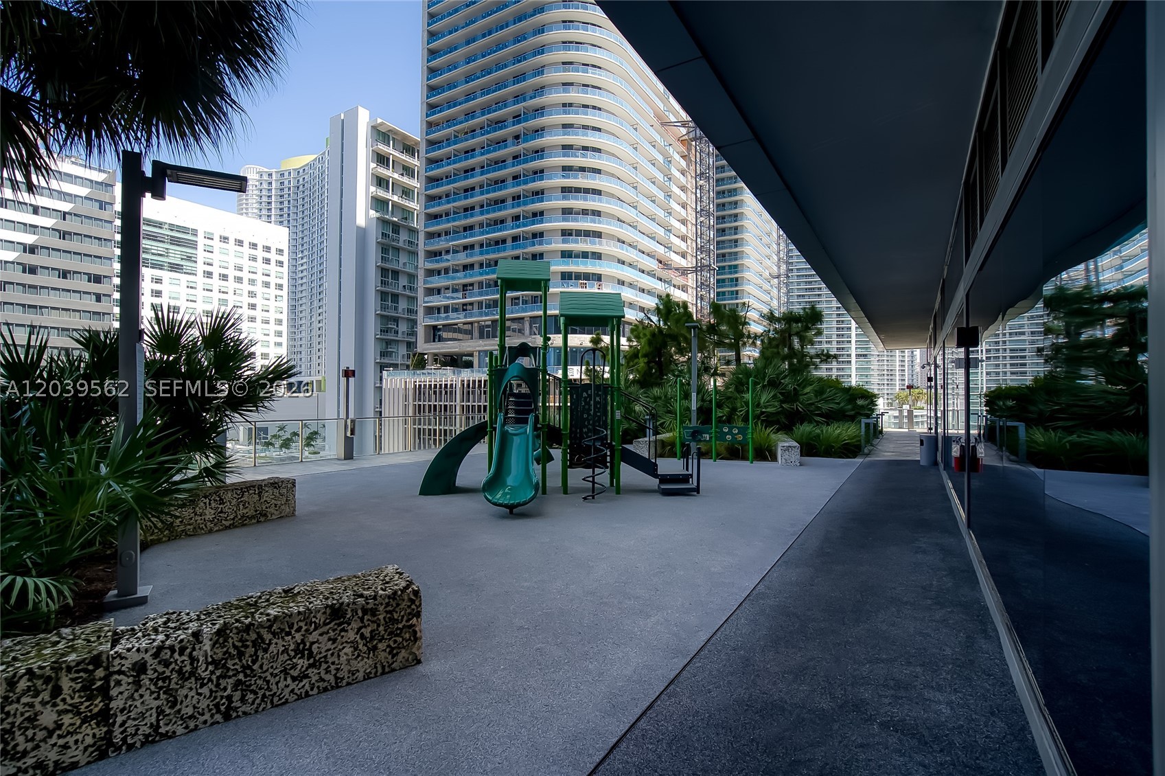 88 SW 7th St #1006, Miami FL 33130