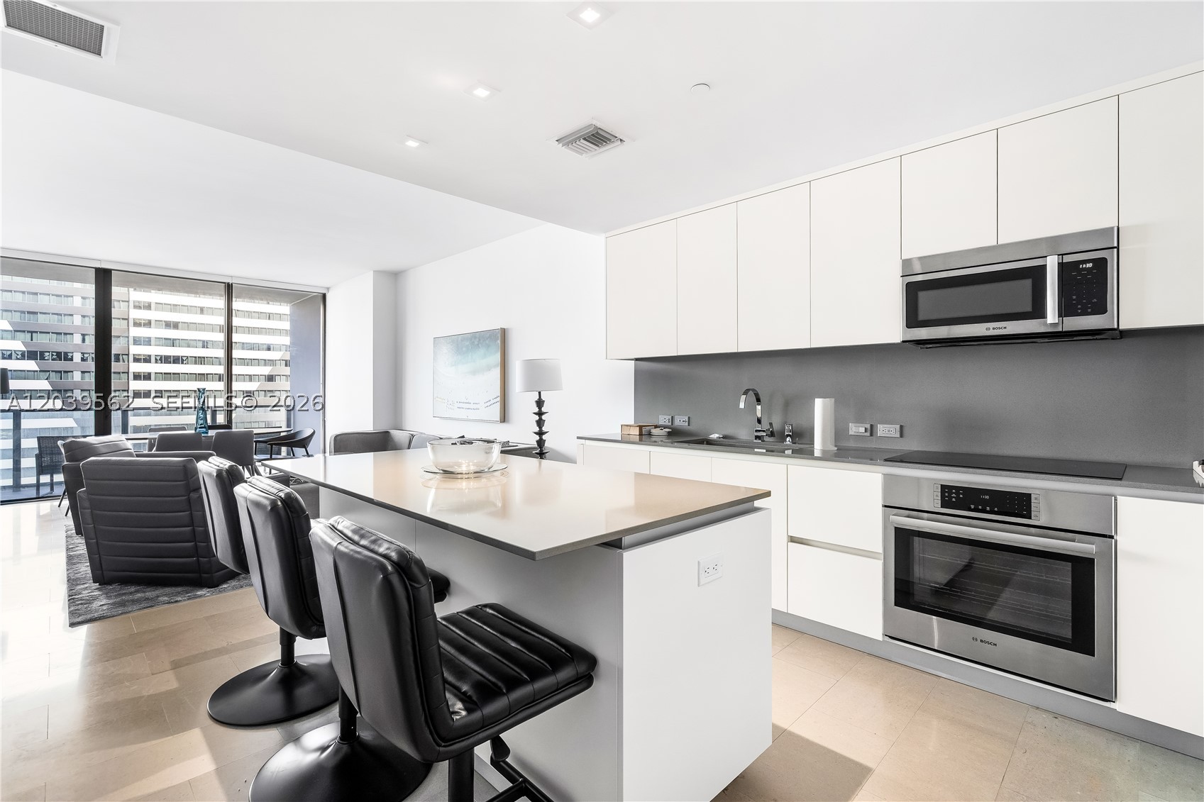 88 SW 7th St #1006, Miami FL 33130