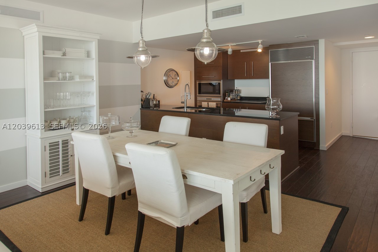 465 Brickell Ave #4703, Miami FL 33131