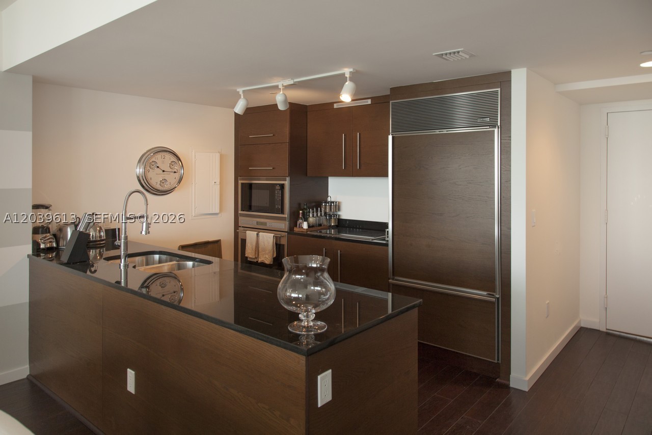465 Brickell Ave #4703, Miami FL 33131