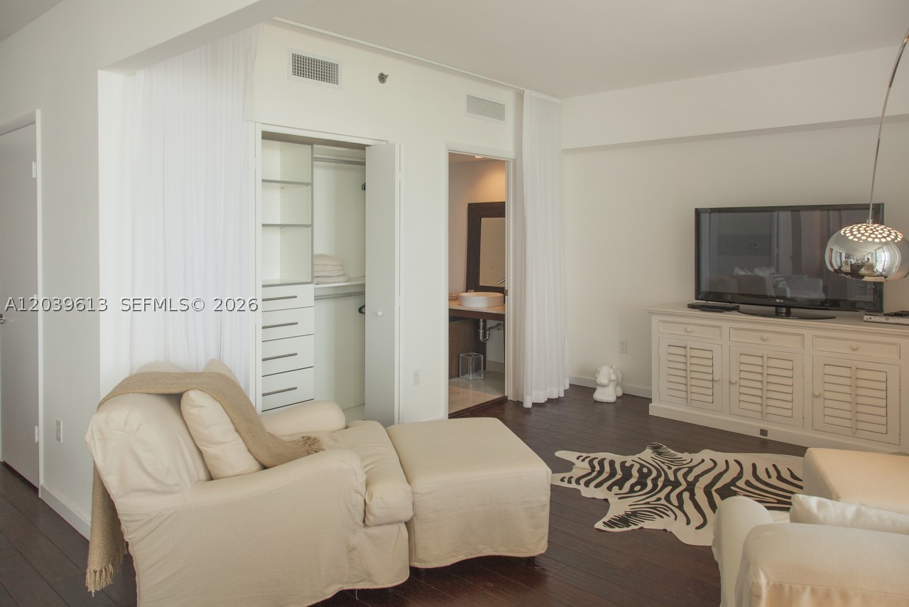 465 Brickell Ave #4703, Miami FL 33131