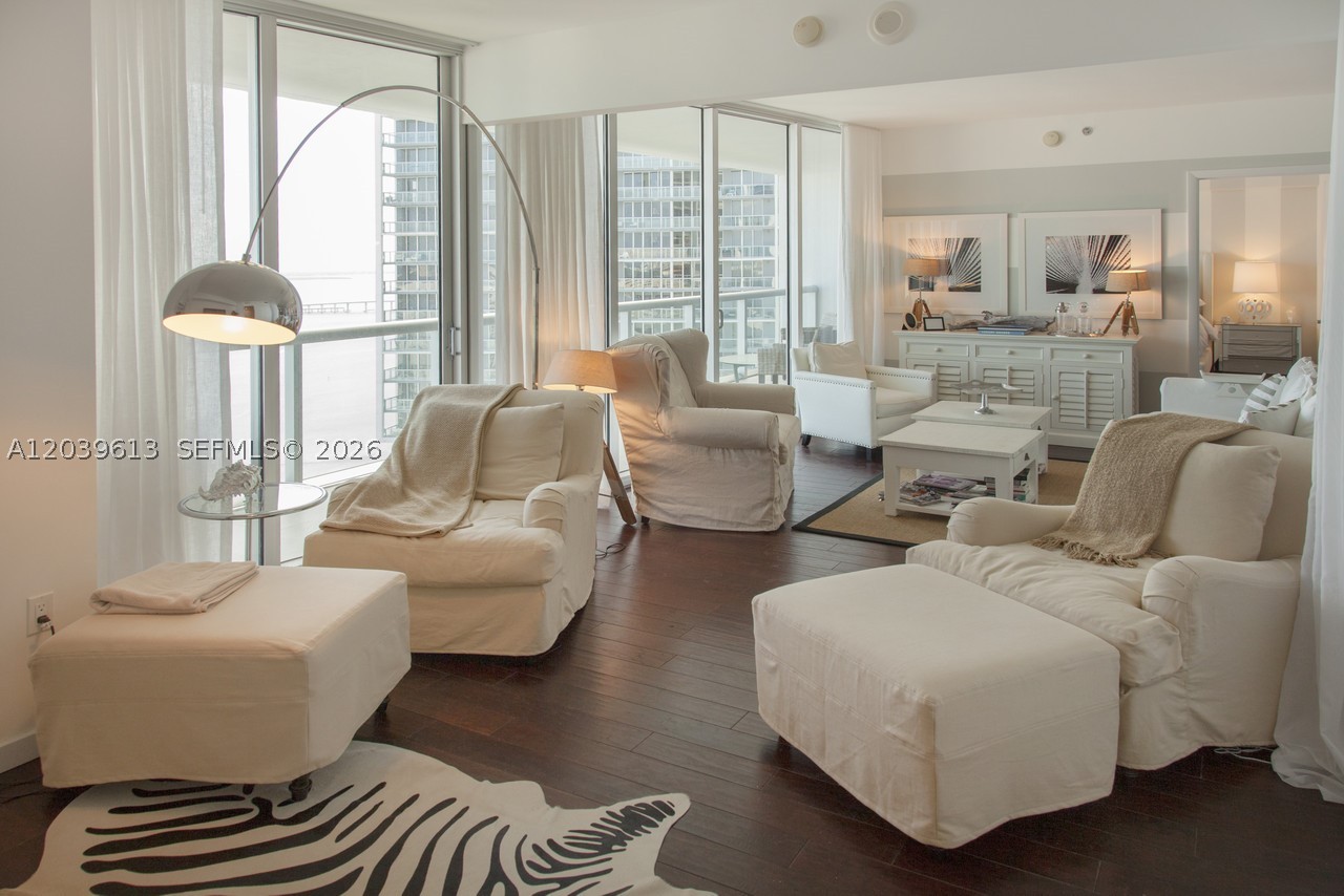 465 Brickell Ave #4703, Miami FL 33131