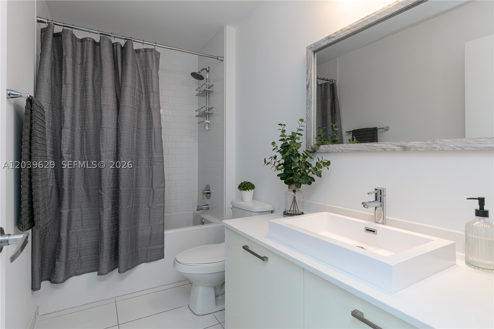 151 SE 1st St #3103, Miami FL 33131