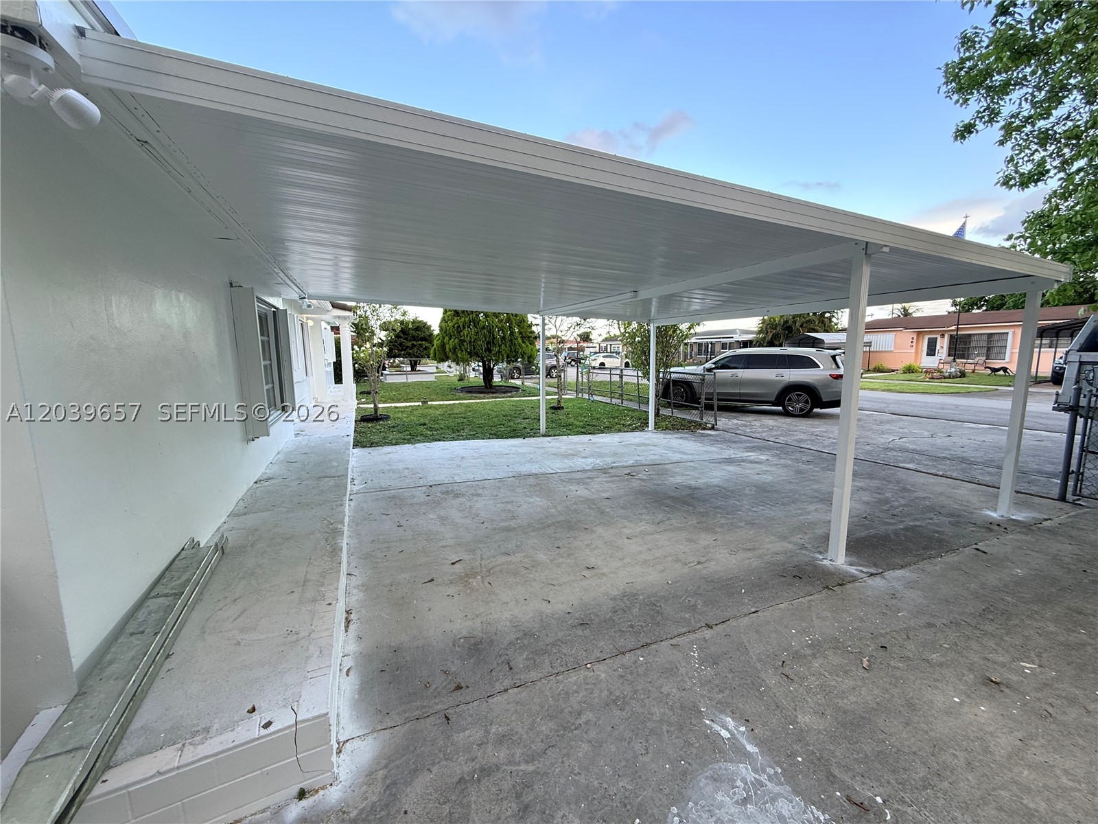 561 W 39th St #n/a, Hialeah FL 33012