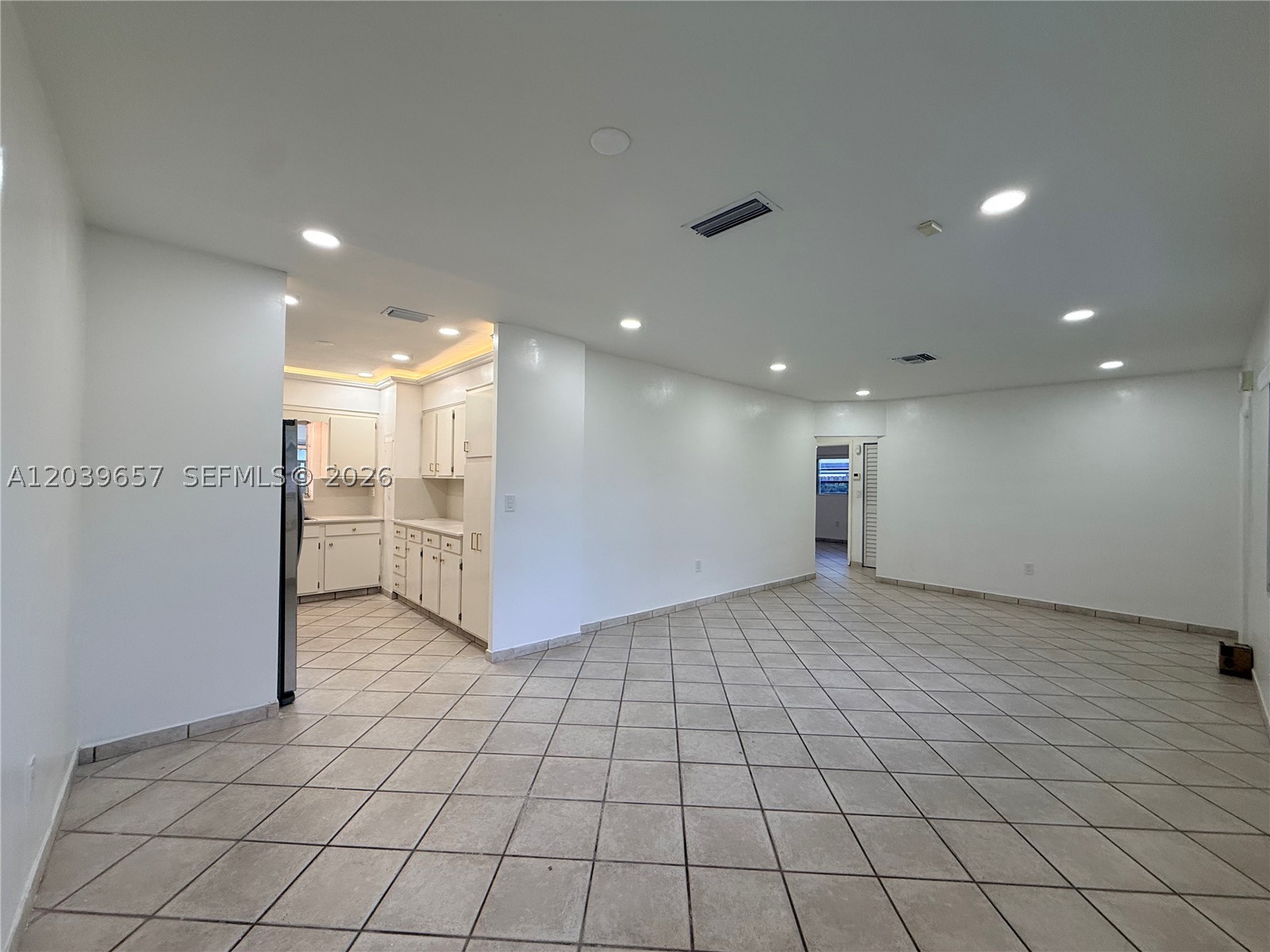561 W 39th St #n/a, Hialeah FL 33012