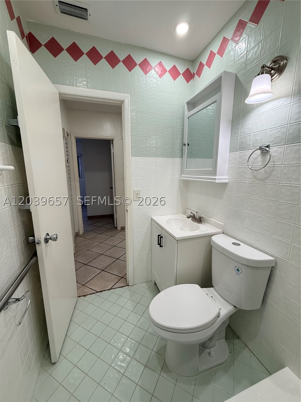 561 W 39th St #n/a, Hialeah FL 33012