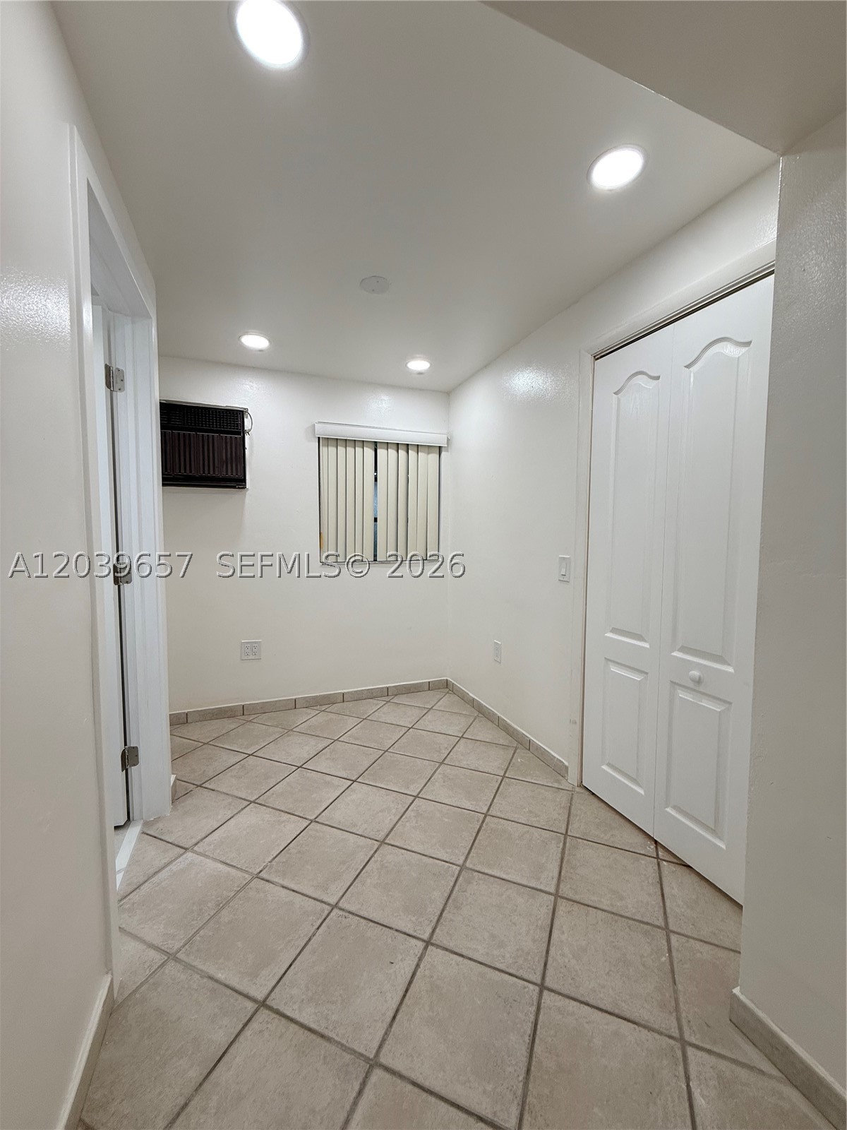561 W 39th St #n/a, Hialeah FL 33012
