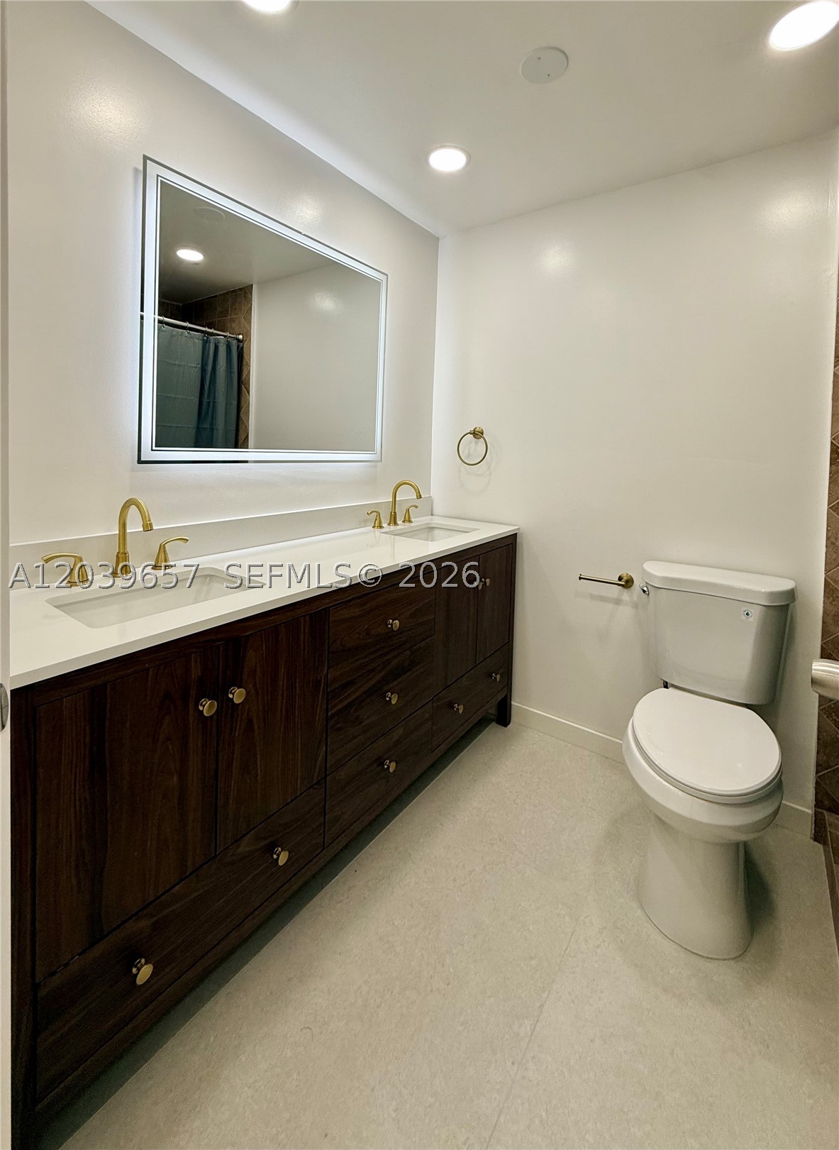 561 W 39th St #n/a, Hialeah FL 33012