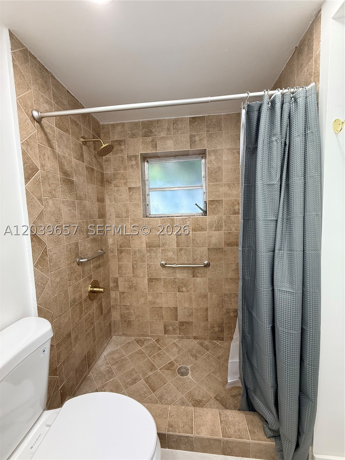 561 W 39th St #n/a, Hialeah FL 33012