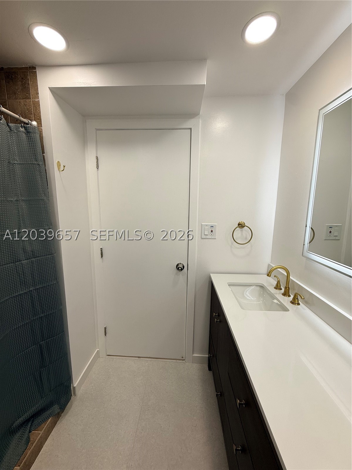 561 W 39th St #n/a, Hialeah FL 33012