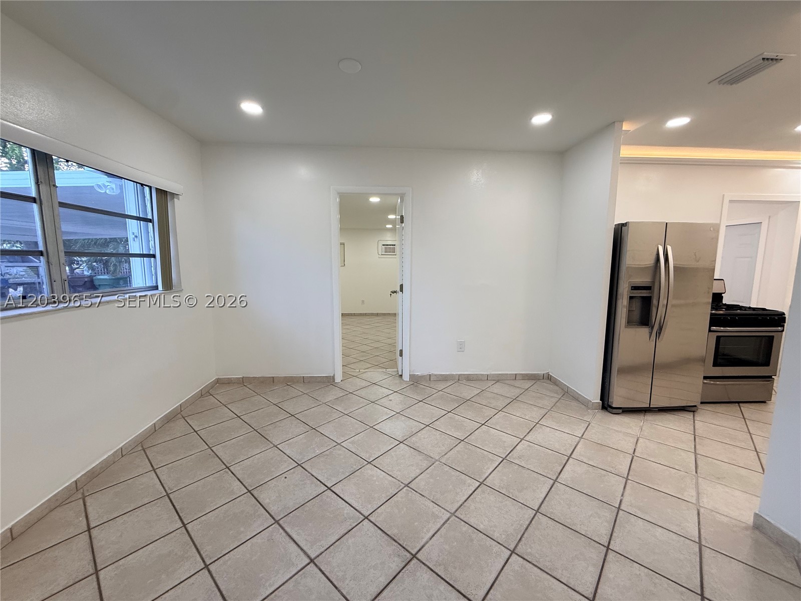 561 W 39th St #n/a, Hialeah FL 33012