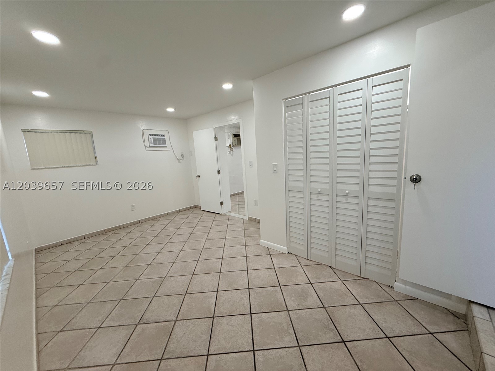 561 W 39th St #n/a, Hialeah FL 33012