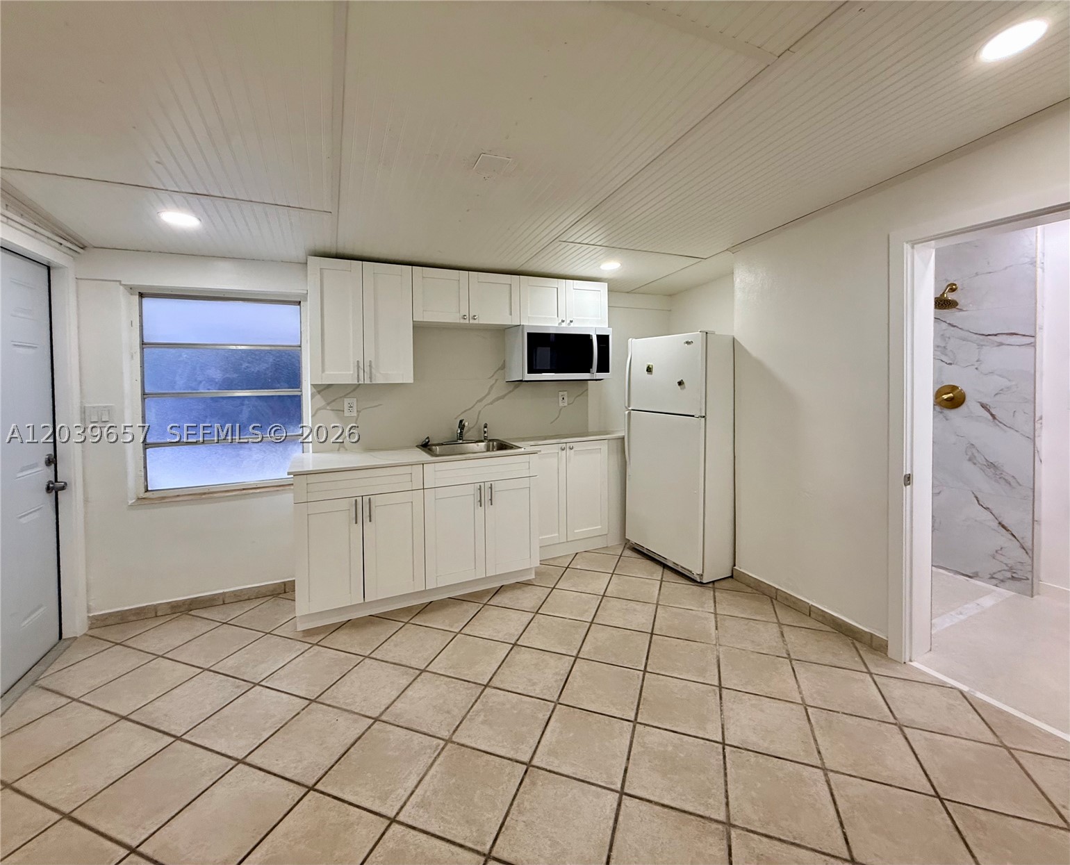 561 W 39th St #n/a, Hialeah FL 33012