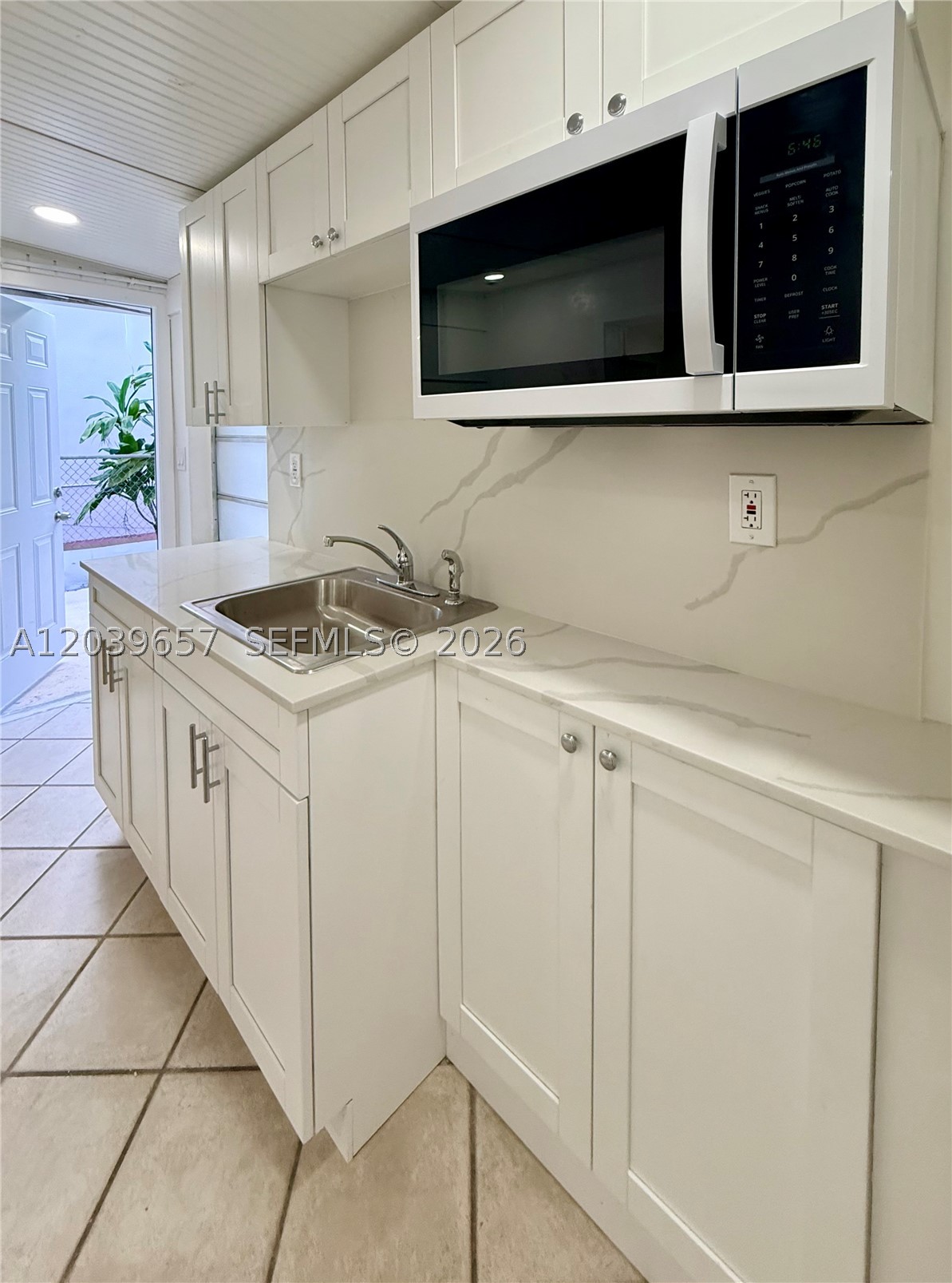 561 W 39th St #n/a, Hialeah FL 33012