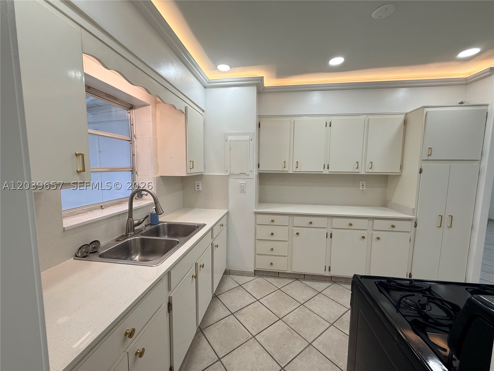 561 W 39th St #n/a, Hialeah FL 33012