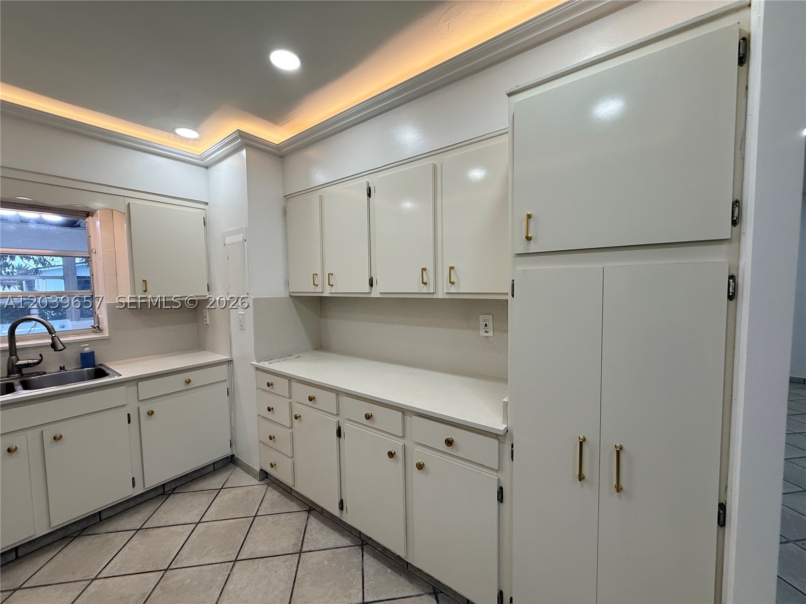 561 W 39th St #n/a, Hialeah FL 33012
