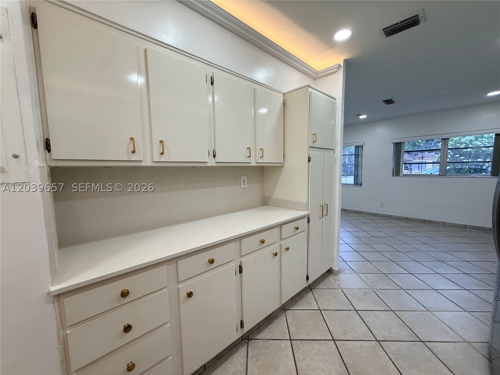 561 W 39th St #n/a, Hialeah FL 33012