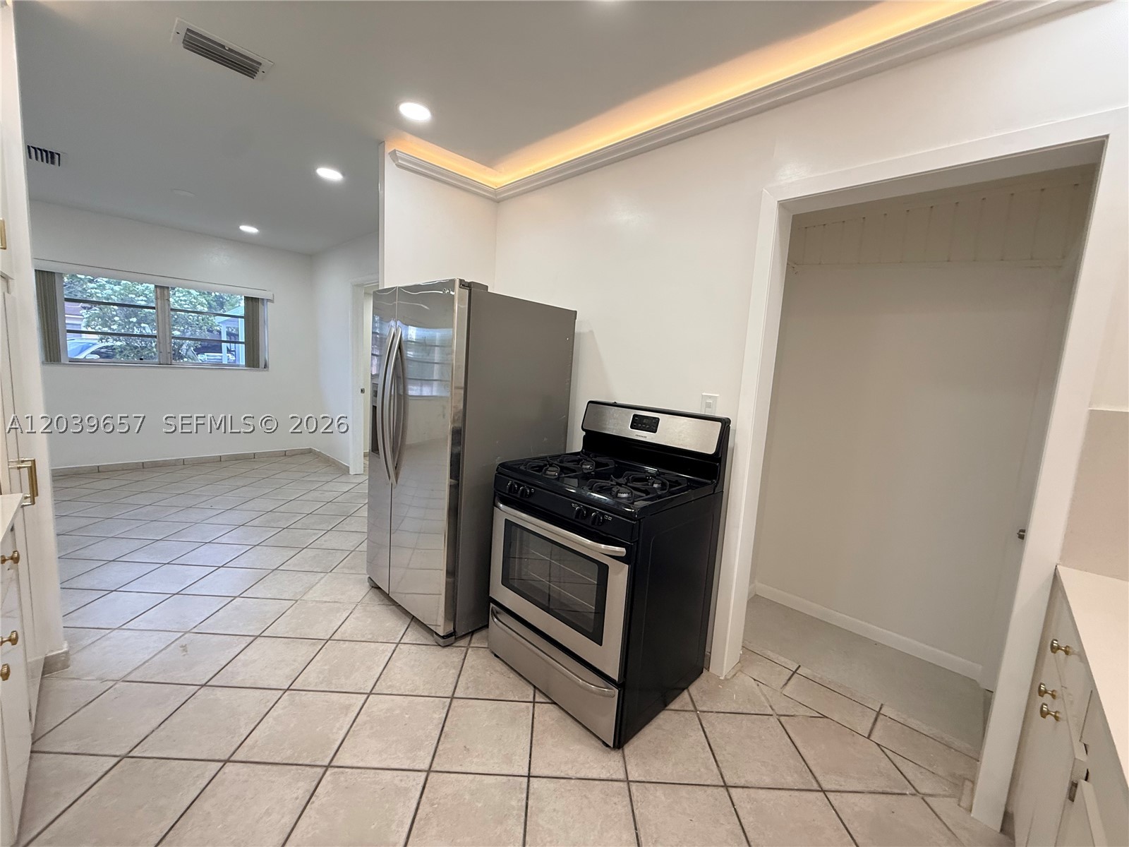 561 W 39th St #n/a, Hialeah FL 33012