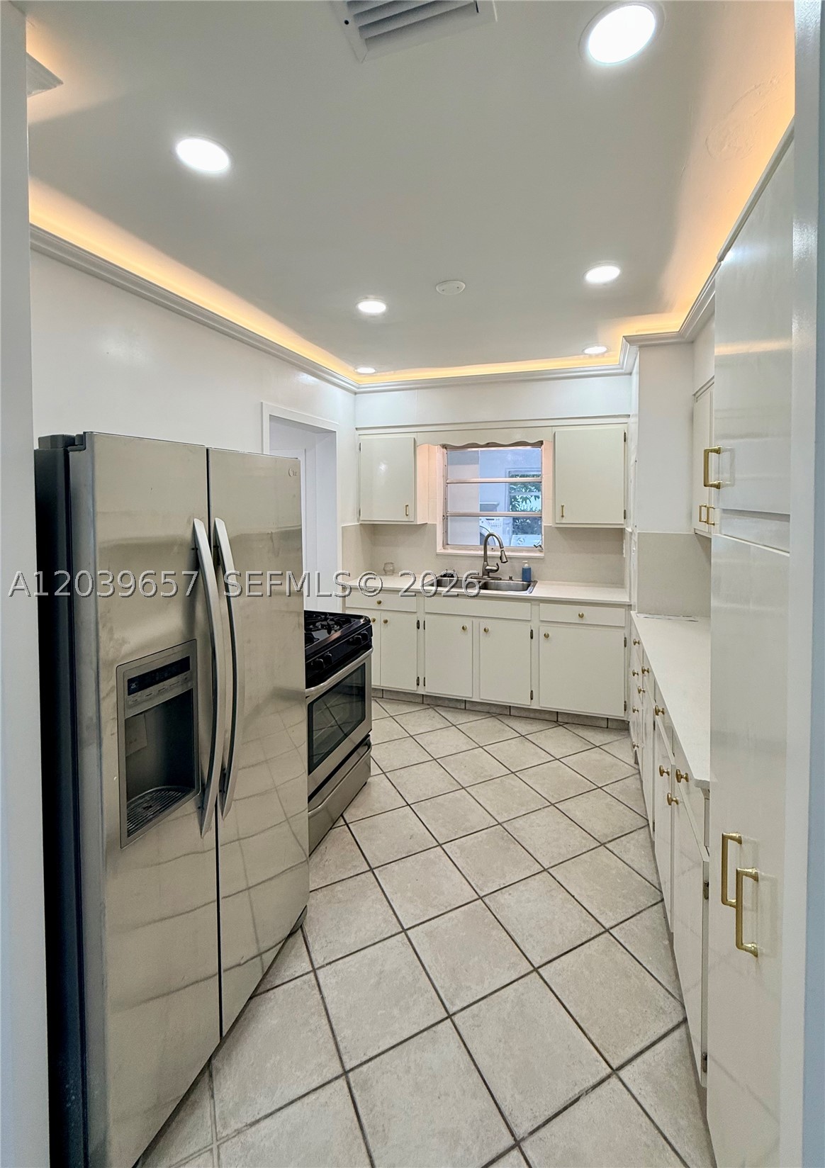561 W 39th St #n/a, Hialeah FL 33012
