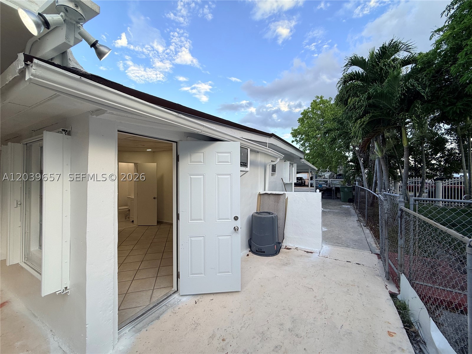561 W 39th St #n/a, Hialeah FL 33012