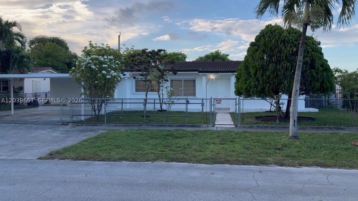 561 W 39th St #n/a, Hialeah FL 33012