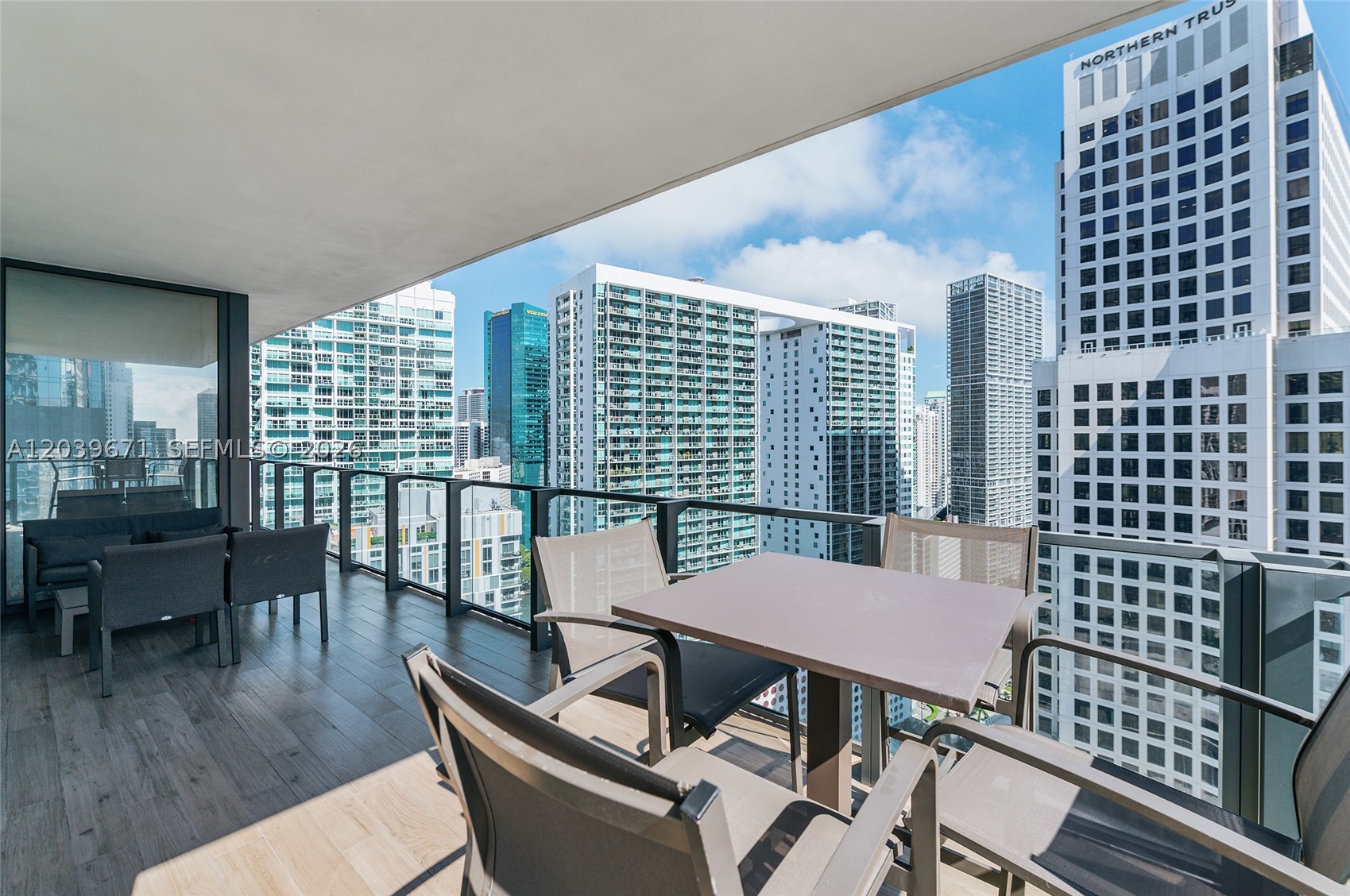 68 SE 6th St #2601, Miami FL 33131