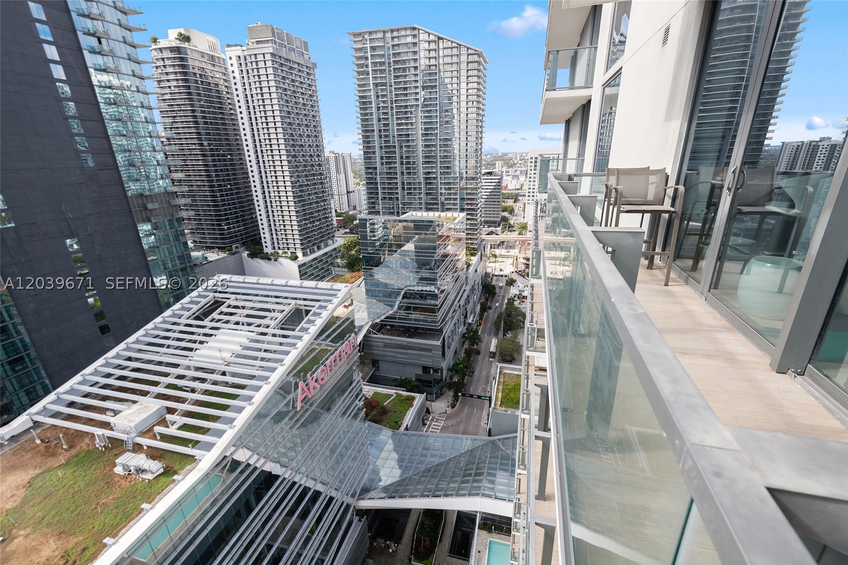 68 SE 6th St #2601, Miami FL 33131