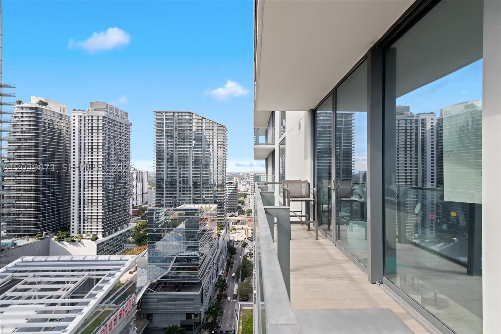 68 SE 6th St #2601, Miami FL 33131