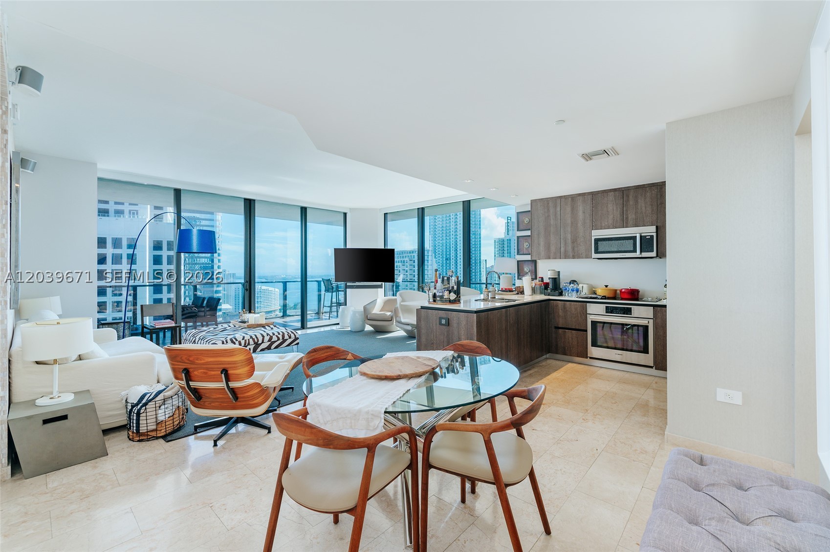 68 SE 6th St #2601, Miami FL 33131