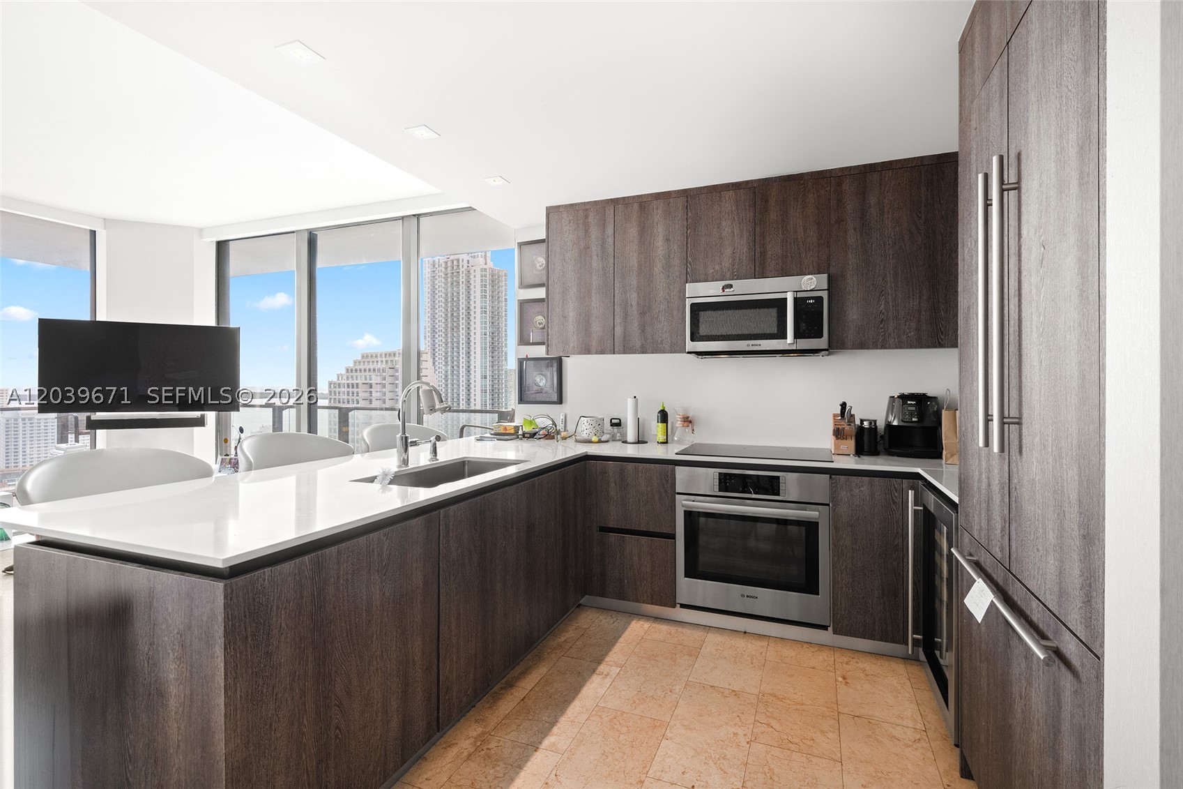 68 SE 6th St #2601, Miami FL 33131