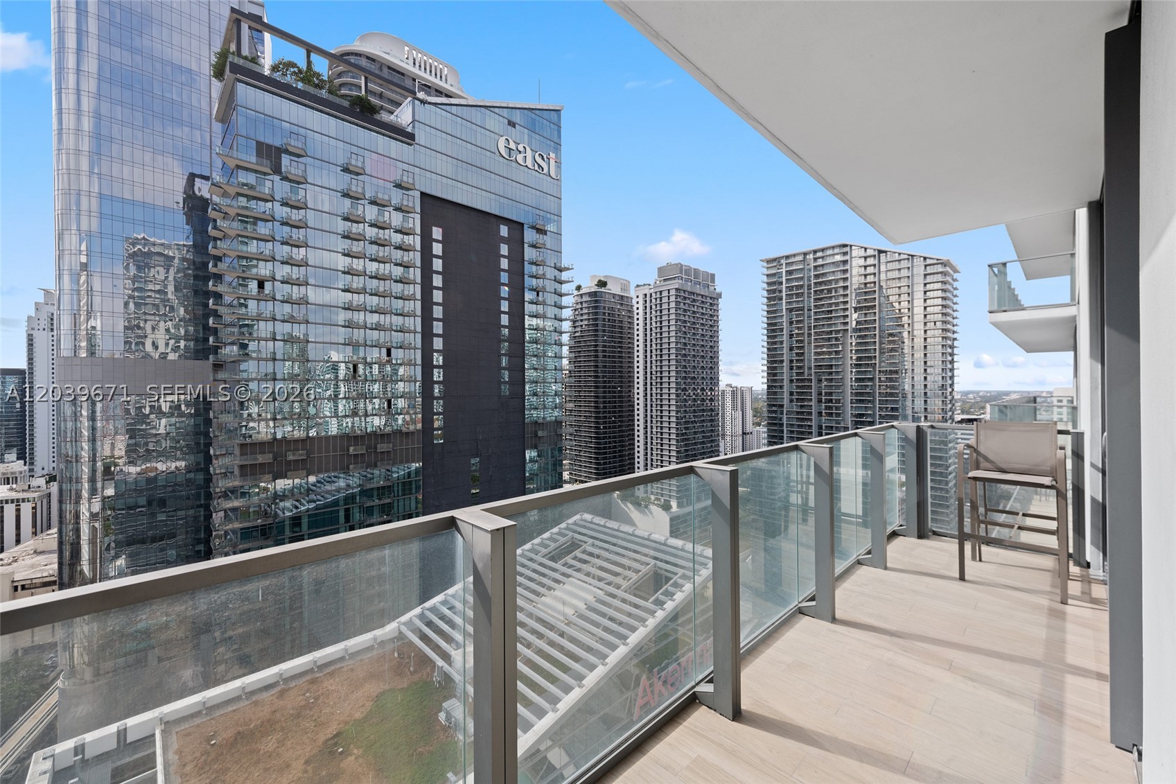 68 SE 6th St #2601, Miami FL 33131