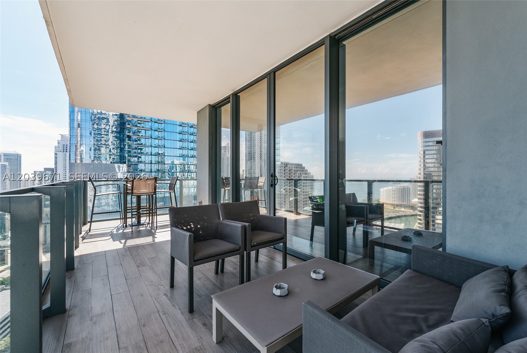 68 SE 6th St #2601, Miami FL 33131