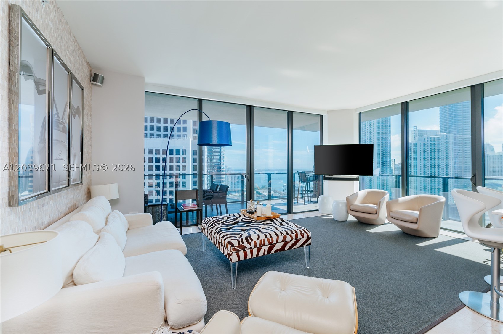 68 SE 6th St #2601, Miami FL 33131