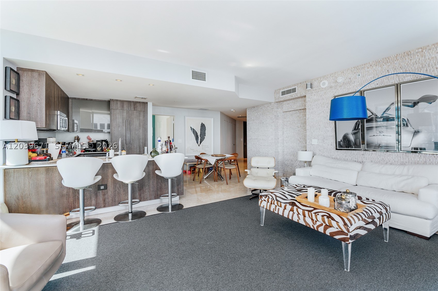 68 SE 6th St #2601, Miami FL 33131