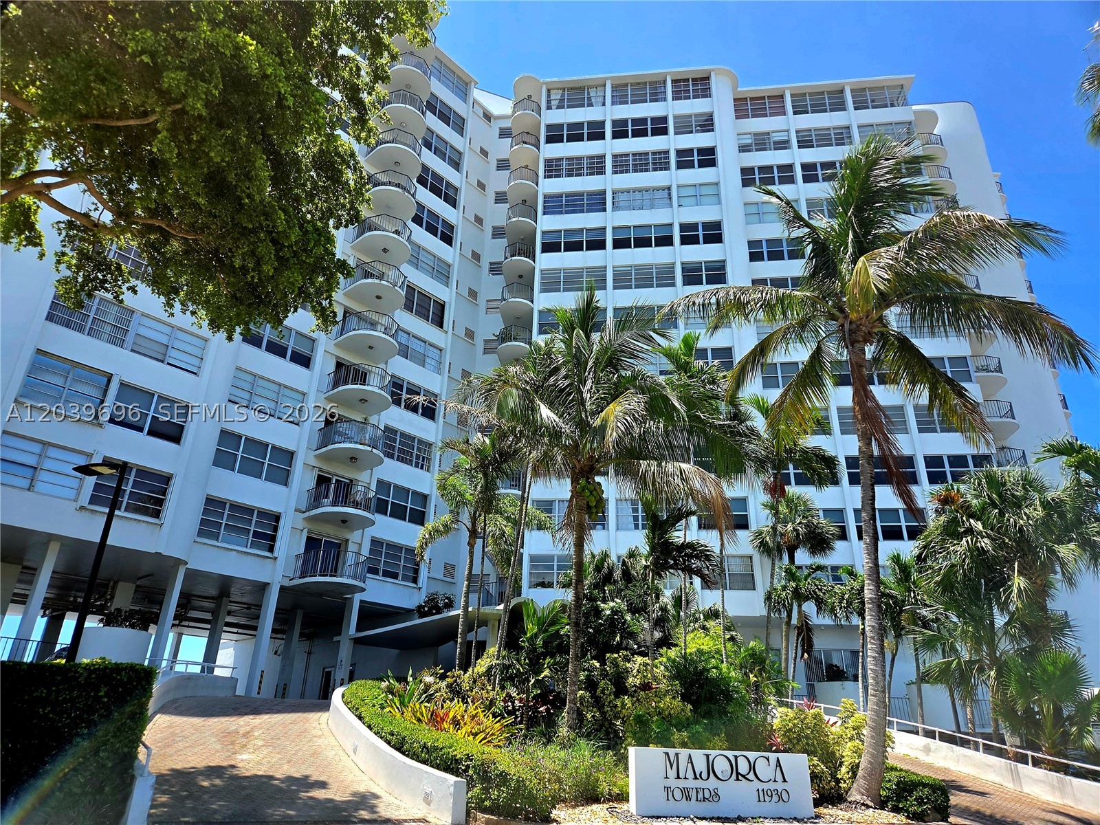 11930 N Bayshore Dr #910, North Miami FL 33181