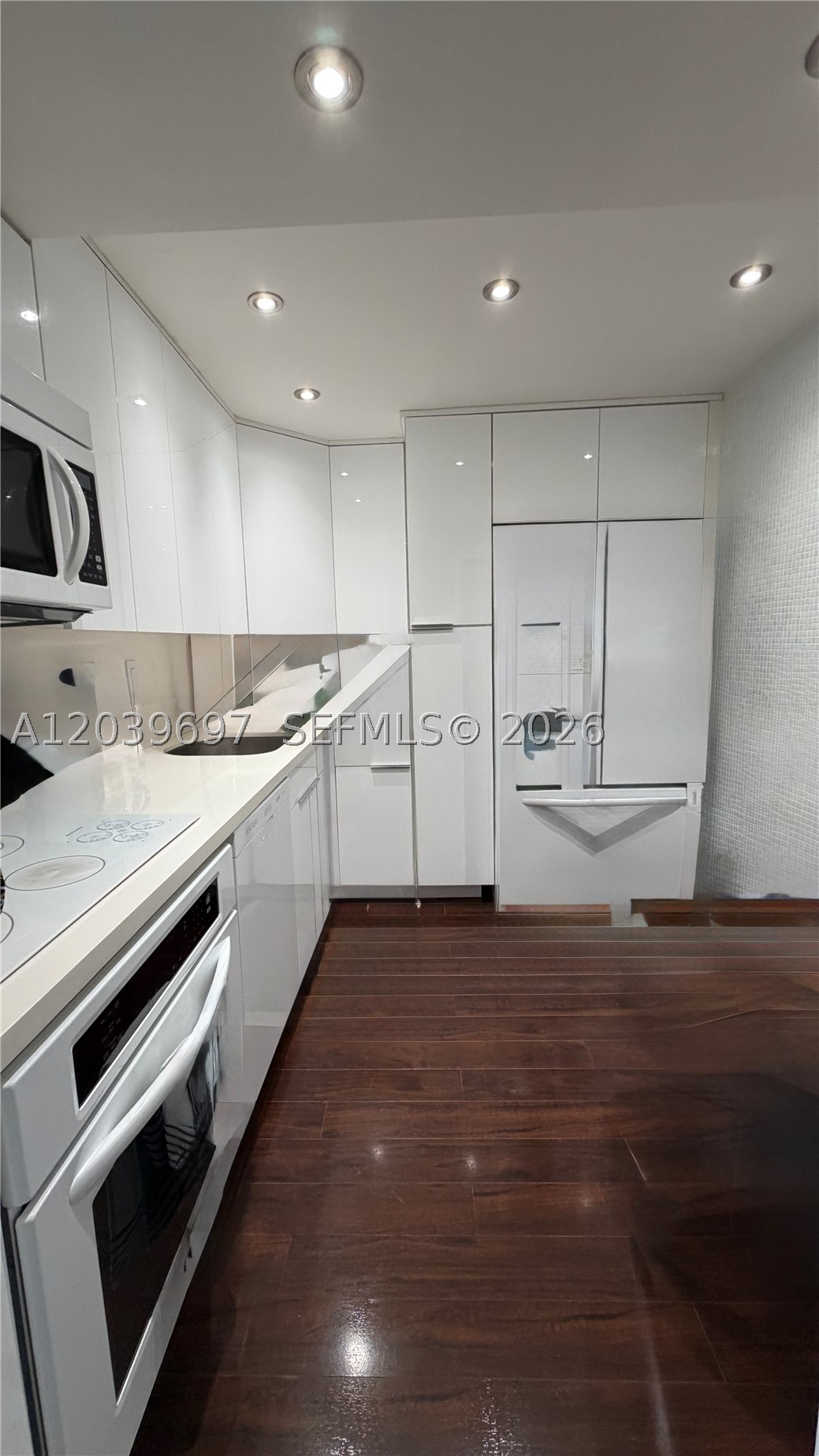 3701 N Country Club Dr #304, Aventura FL 33180