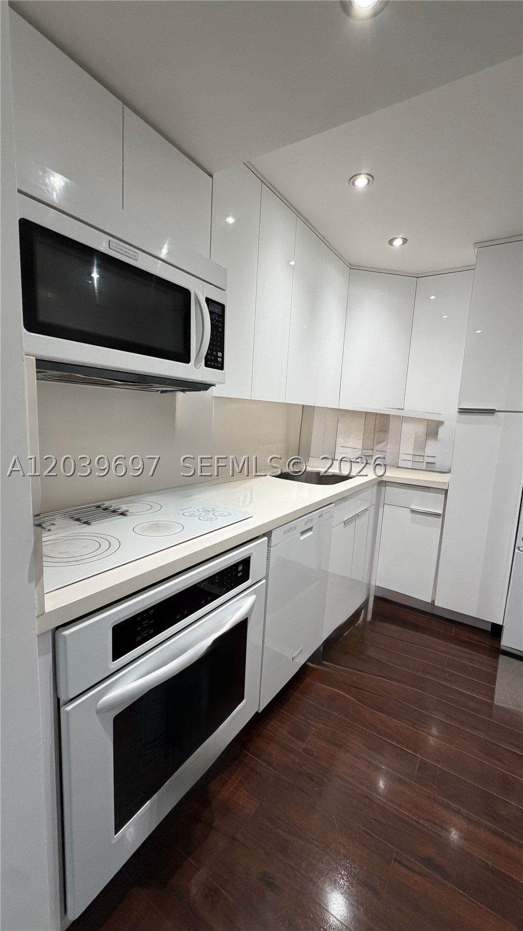 3701 N Country Club Dr #304, Aventura FL 33180