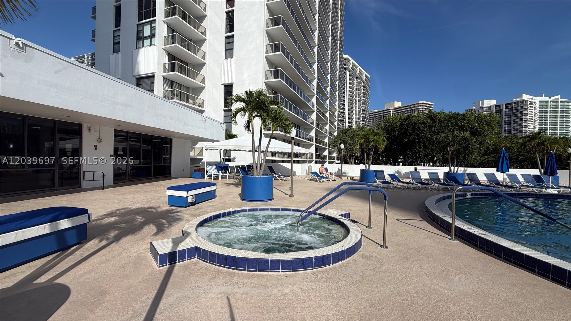3701 N Country Club Dr #304, Aventura FL 33180