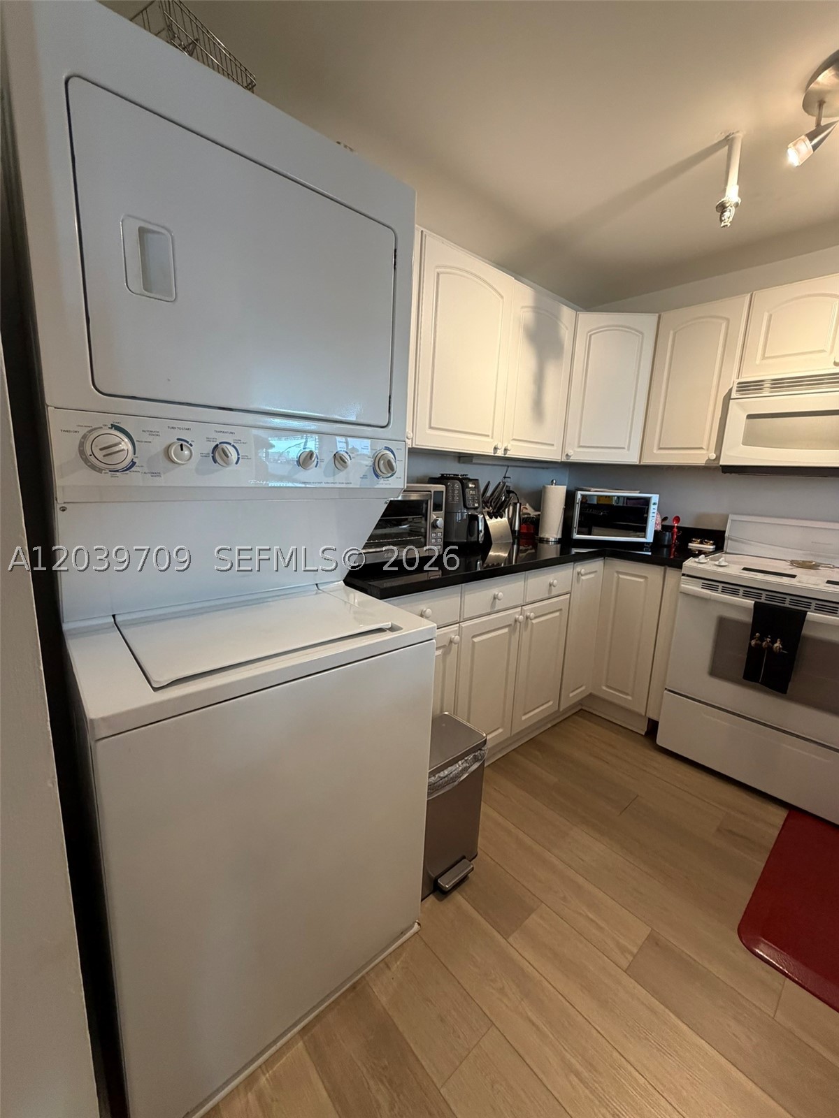 540 Brickell Key Dr #828, Miami FL 33131