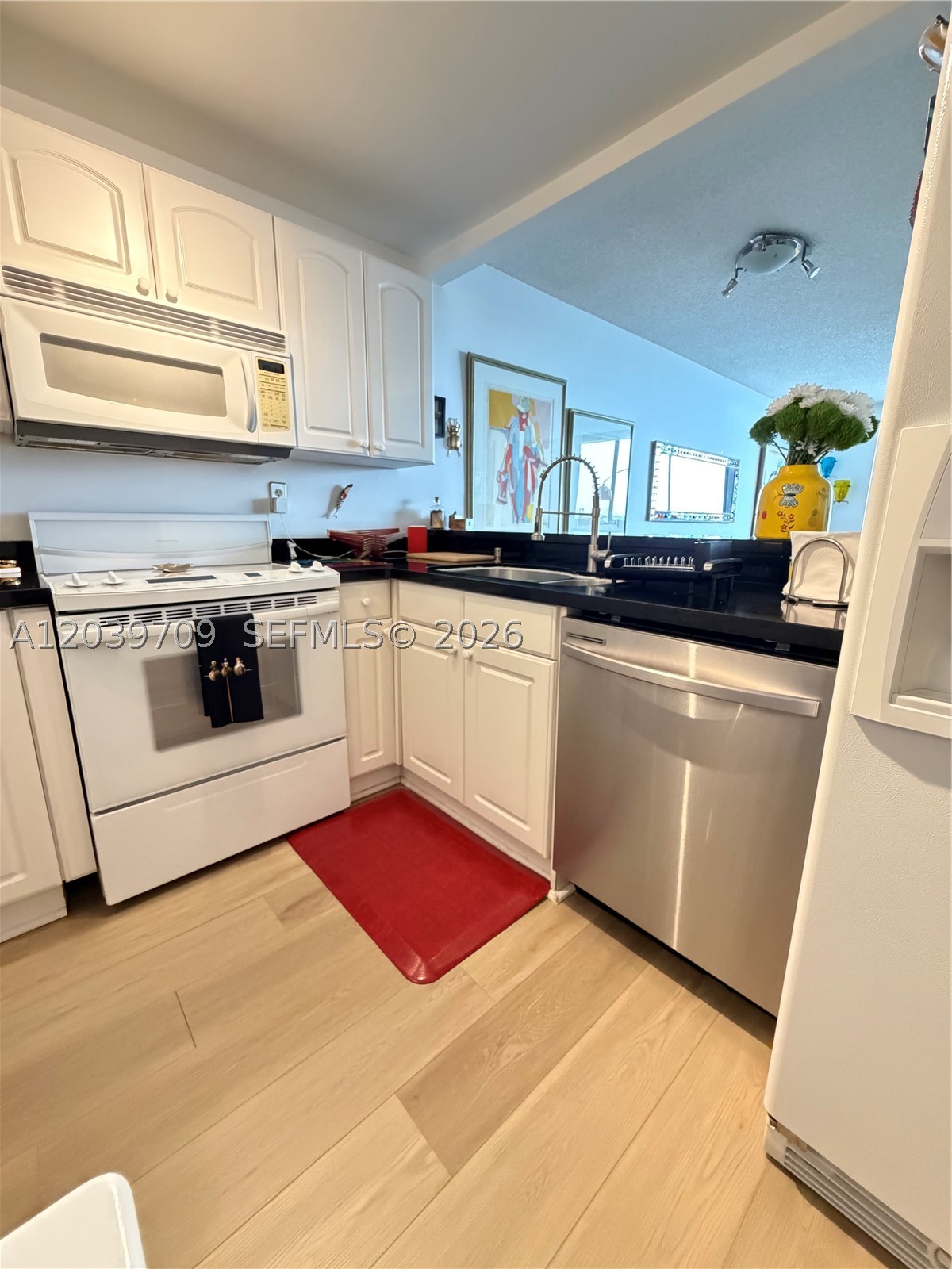 540 Brickell Key Dr #828, Miami FL 33131