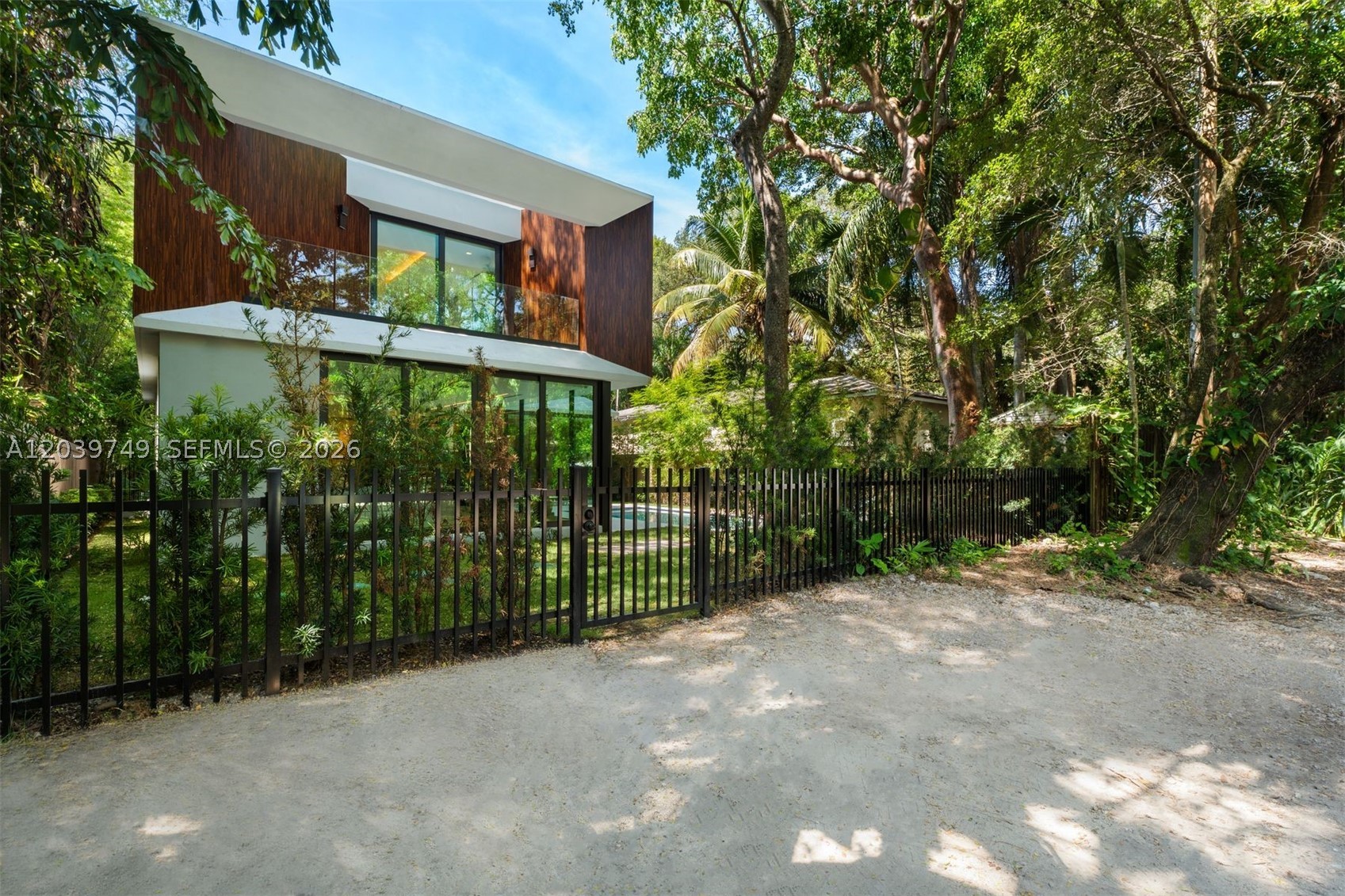 3579 Avocado Ave, Miami FL 33133