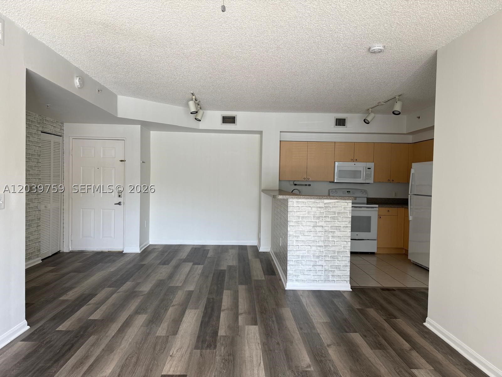8050 N Nob Hill Rd #105, Tamarac FL 33321
