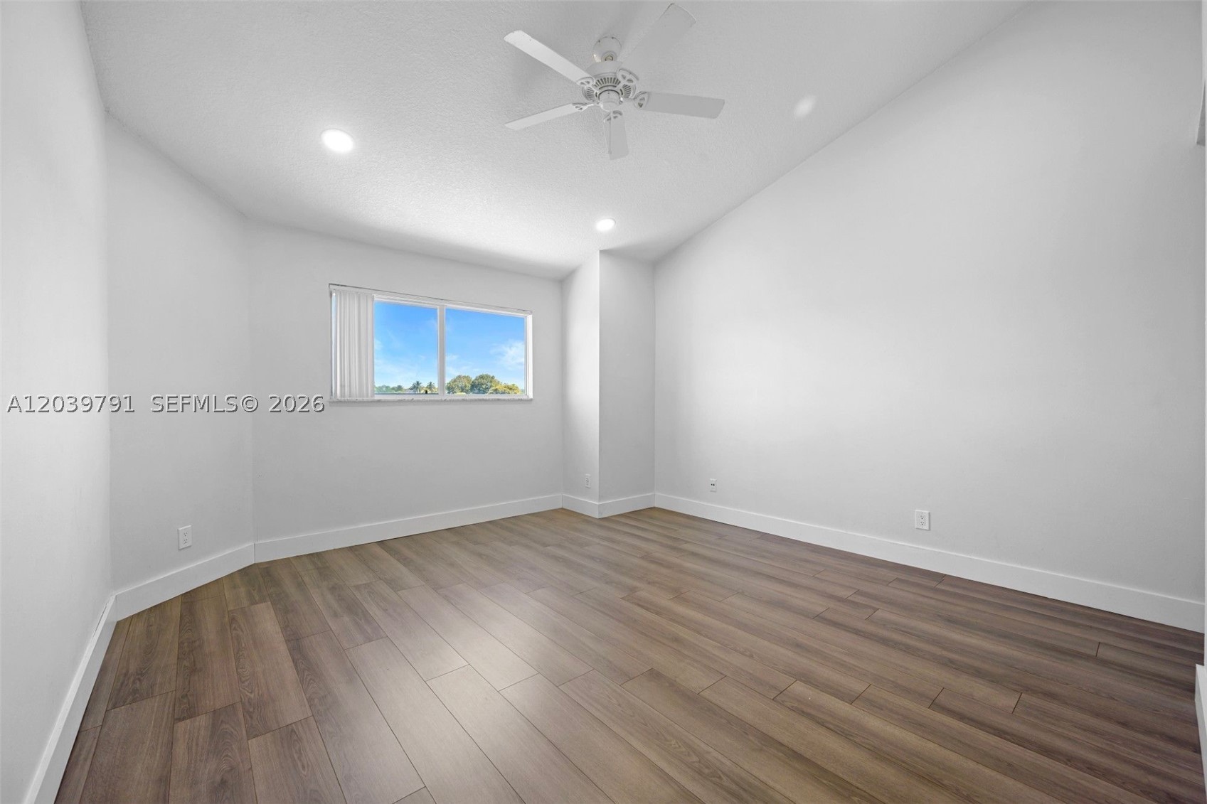 3449 NW 44th St #108, Oakland Park FL 33309