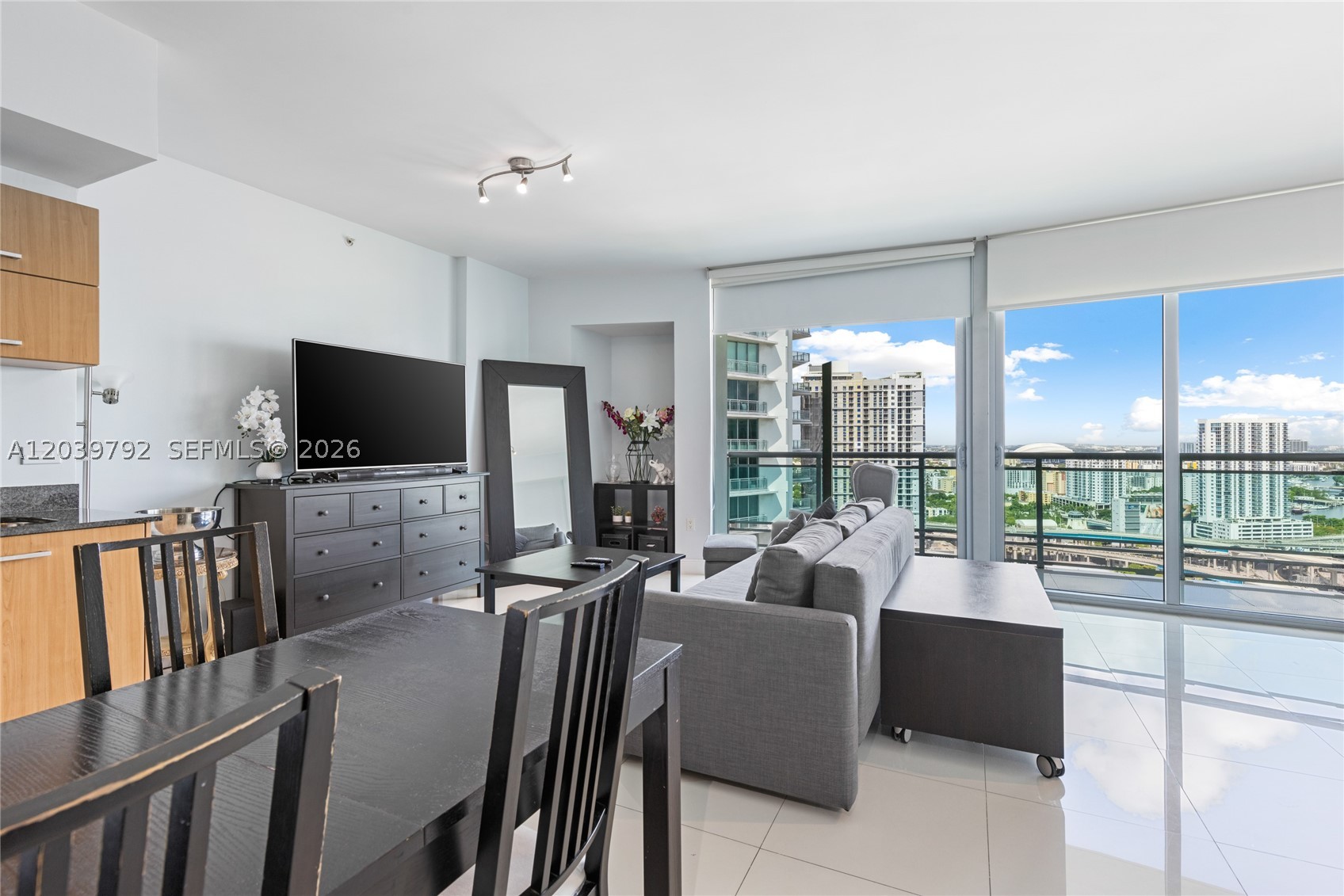 350 S Miami Ave #2815, Miami FL 33130