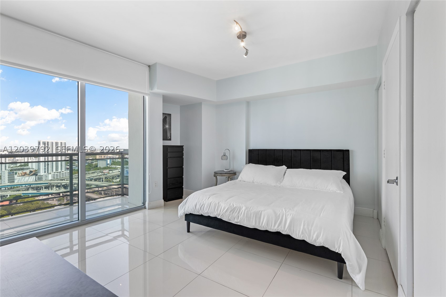 350 S Miami Ave #2815, Miami FL 33130